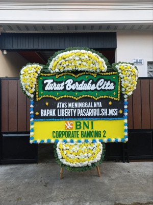 Papan Bunga Duka di Batang Alai Utara